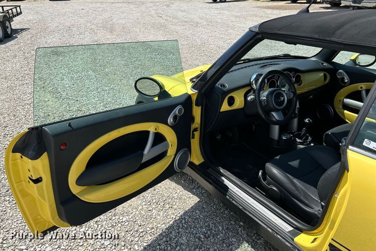 image for item OK9755 2006 Mini Cooper  convertible