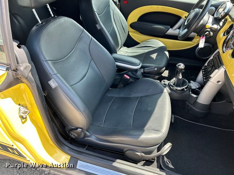 image for item OK9755 2006 Mini Cooper  convertible