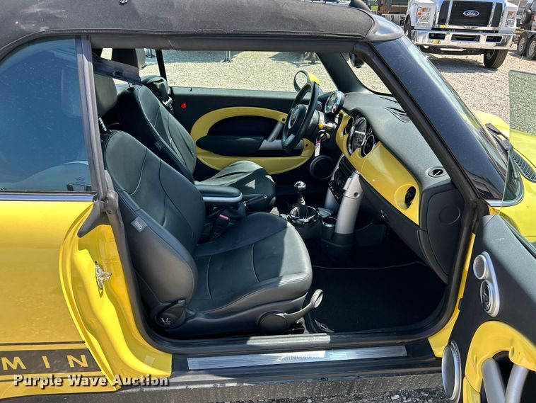 image for item OK9755 2006 Mini Cooper  convertible