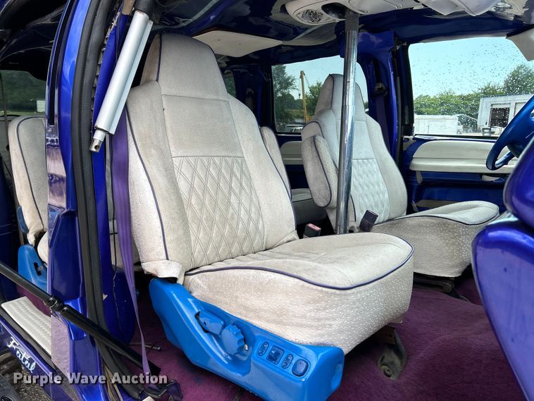 image for item OK9758 2004 Ford Excursion  SUV