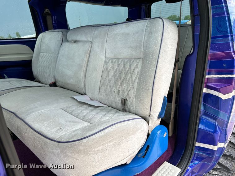 image for item OK9758 2004 Ford Excursion  SUV