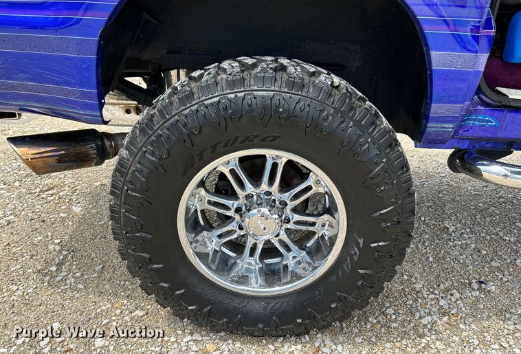 image for item OK9758 2004 Ford Excursion  SUV