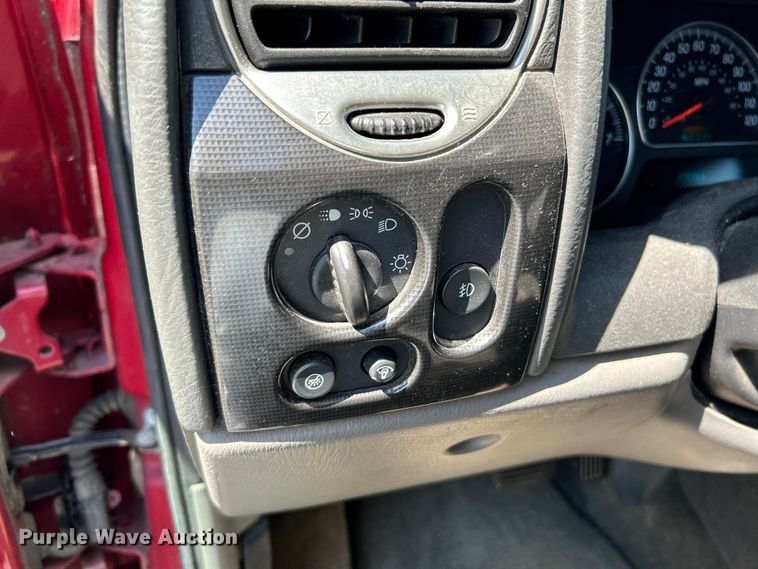 image for item OK9764 2004 GMC Envoy XL  SUV