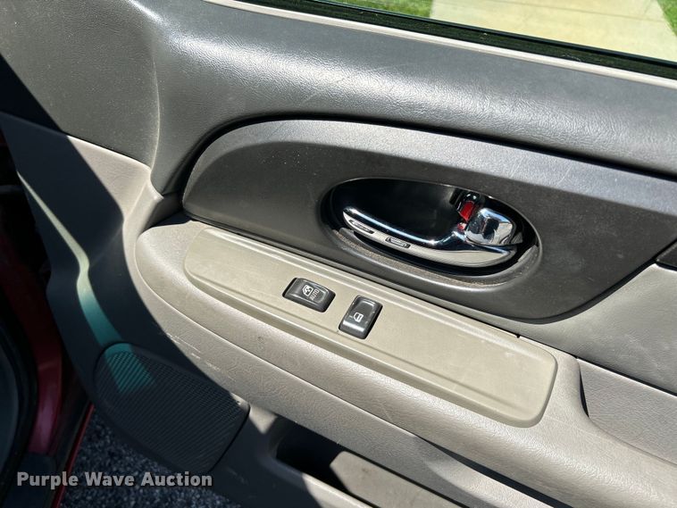 image for item OK9764 2004 GMC Envoy XL  SUV