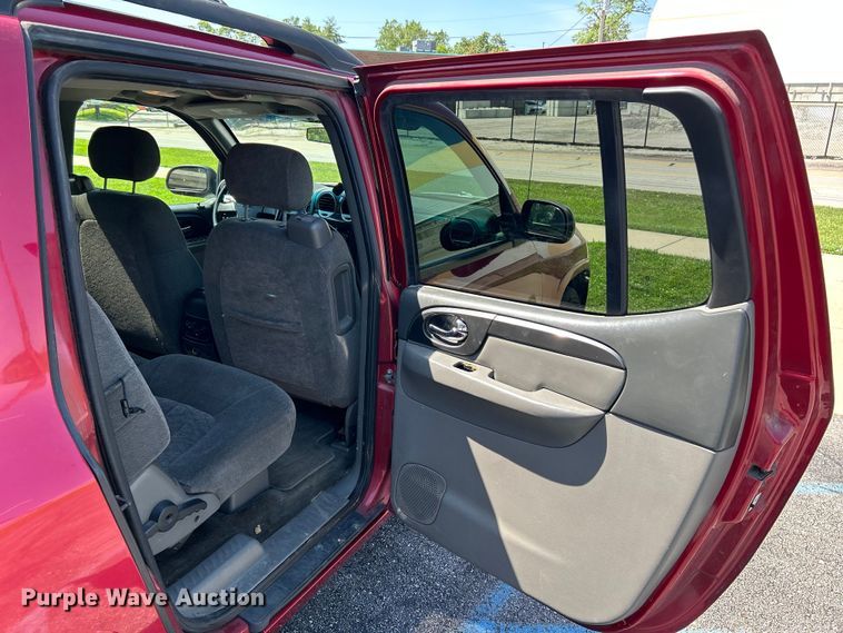 image for item OK9764 2004 GMC Envoy XL  SUV