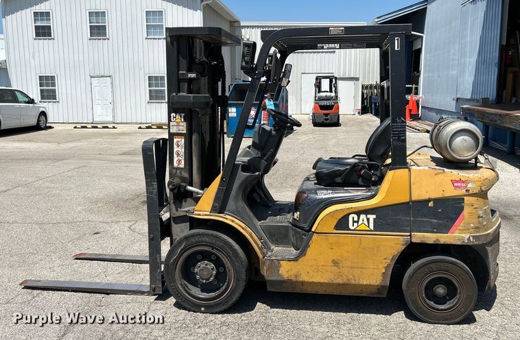 image for item OK9765 Caterpillar 2P6000  forklift