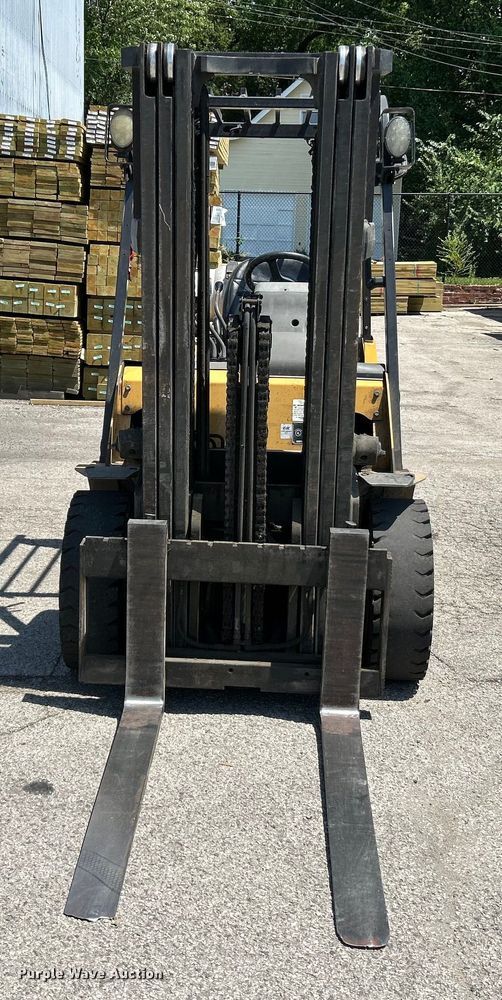 image for item OK9766 Caterpillar 2P6000  forklift