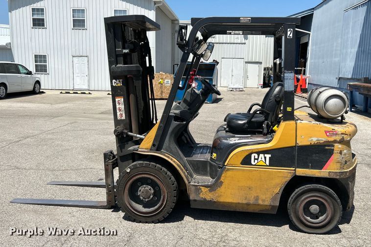 image for item OK9766 Caterpillar 2P6000  forklift