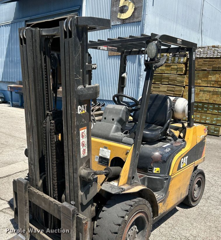 image for item OK9766 Caterpillar 2P6000  forklift