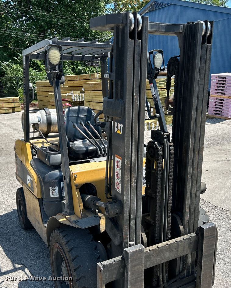 image for item OK9766 Caterpillar 2P6000  forklift