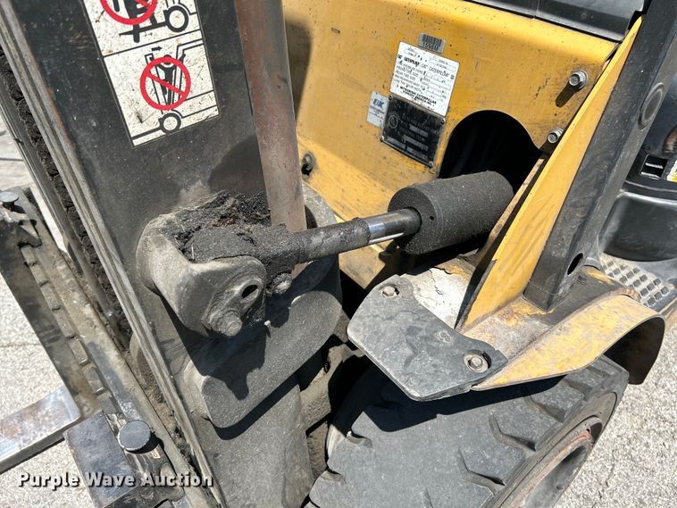 image for item OK9766 Caterpillar 2P6000  forklift