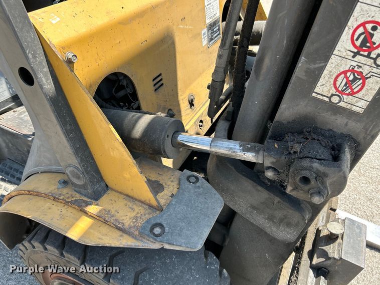 image for item OK9766 Caterpillar 2P6000  forklift