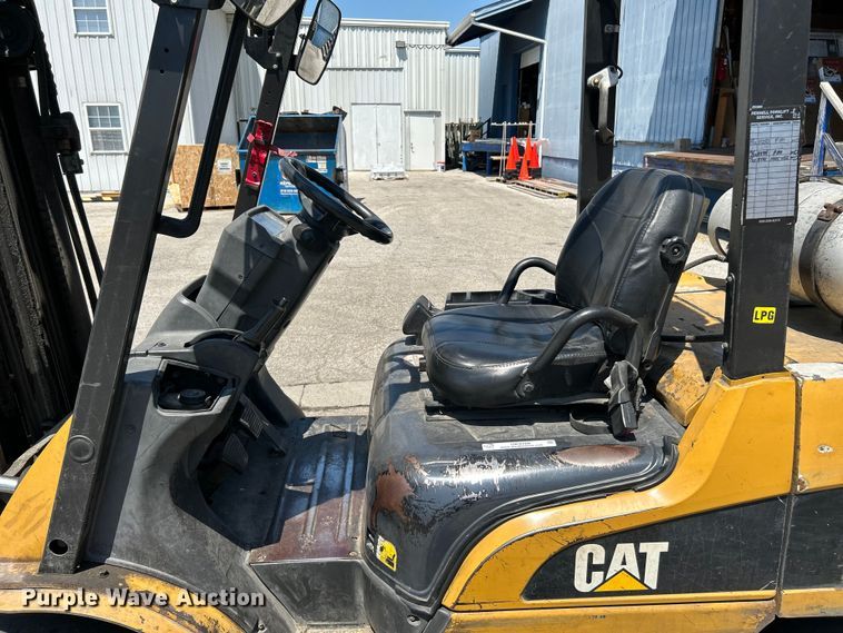 image for item OK9766 Caterpillar 2P6000  forklift