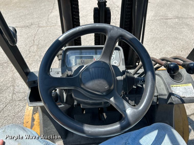 image for item OK9766 Caterpillar 2P6000  forklift