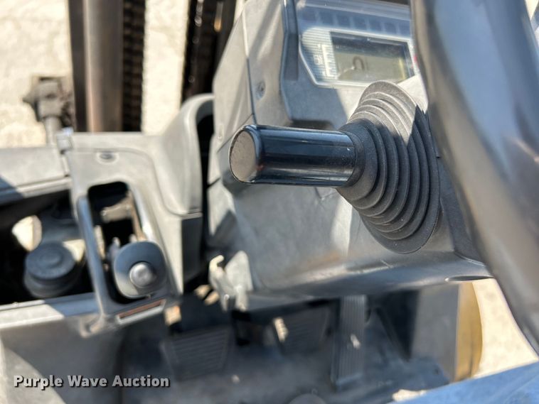 image for item OK9766 Caterpillar 2P6000  forklift