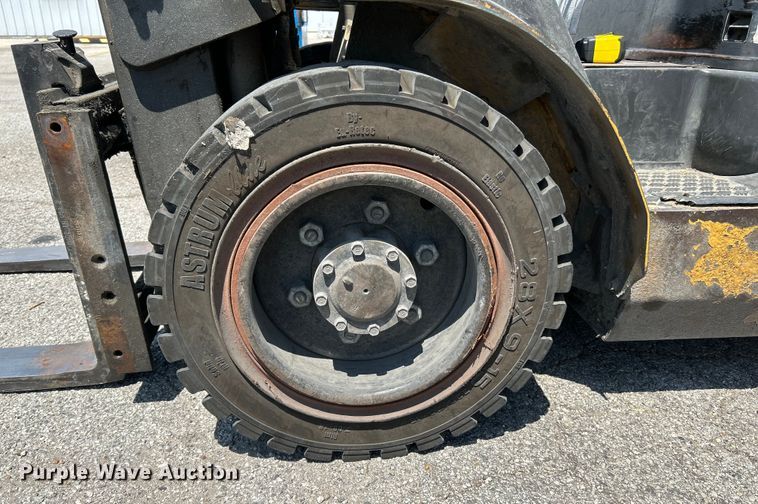 image for item OK9766 Caterpillar 2P6000  forklift