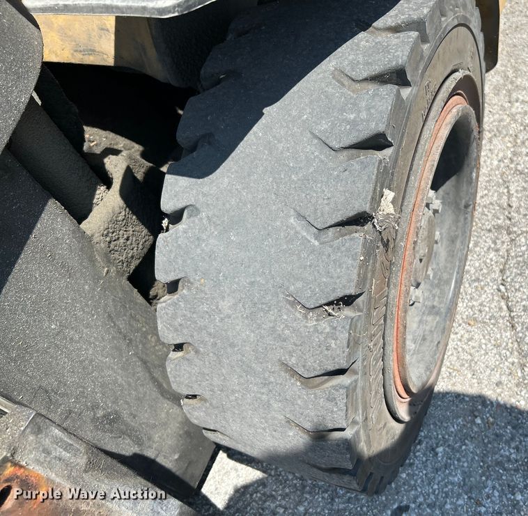 image for item OK9766 Caterpillar 2P6000  forklift