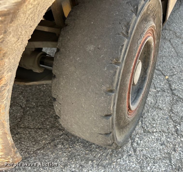 image for item OK9766 Caterpillar 2P6000  forklift