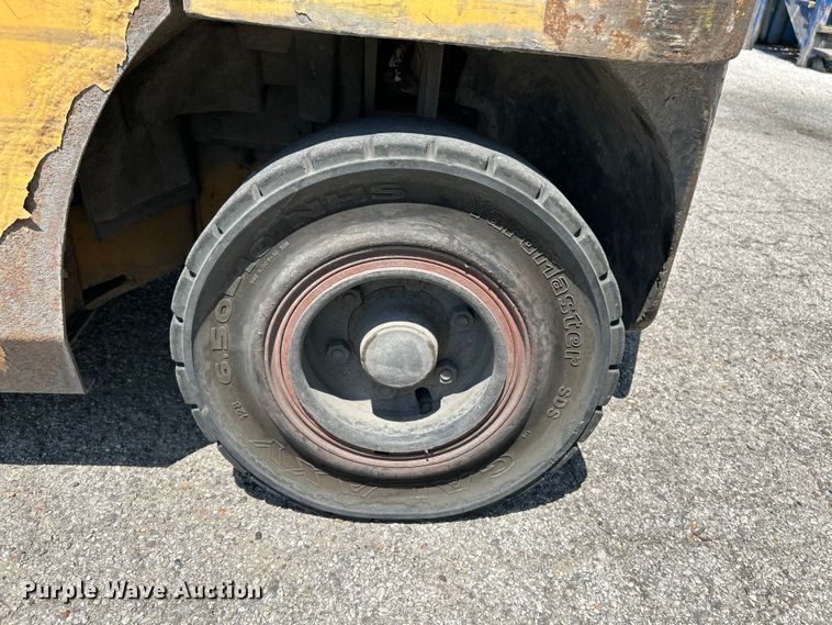 image for item OK9766 Caterpillar 2P6000  forklift