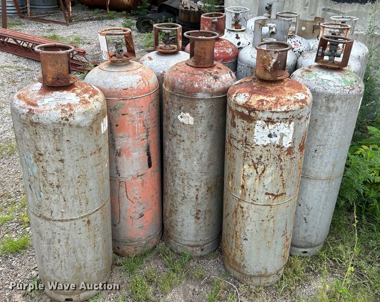 image for item OK9768 (14) 100 gallon propane tanks