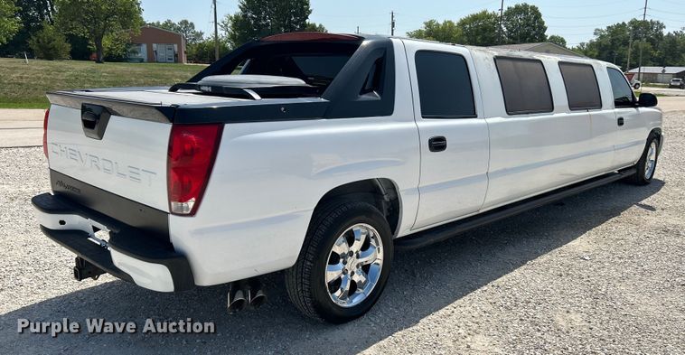 image for item OK9771 2003 Chevrolet Avalanche  limousine