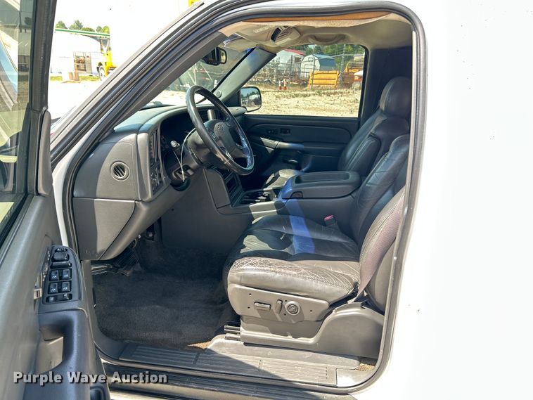 image for item OK9771 2003 Chevrolet Avalanche  limousine