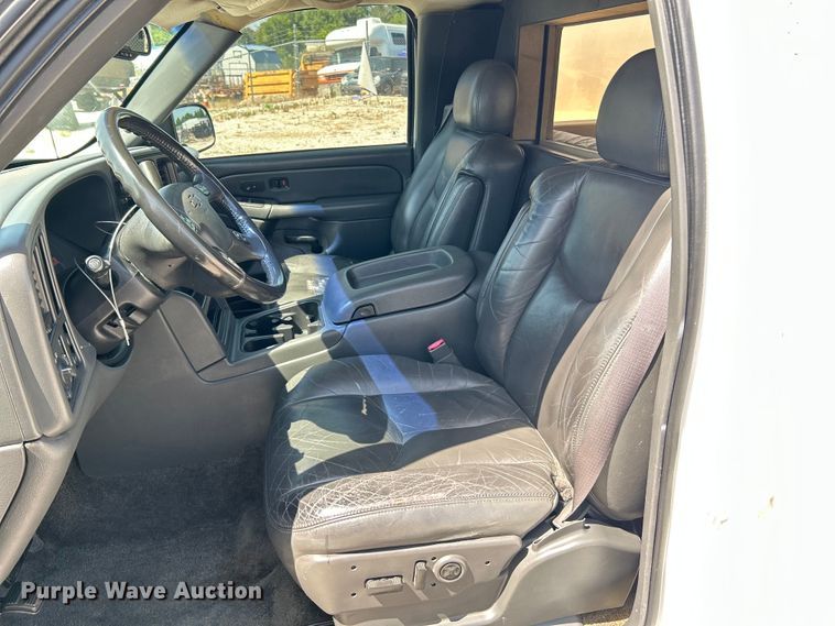 image for item OK9771 2003 Chevrolet Avalanche  limousine