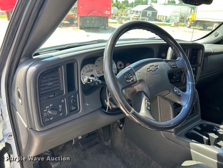 image for item OK9771 2003 Chevrolet Avalanche  limousine