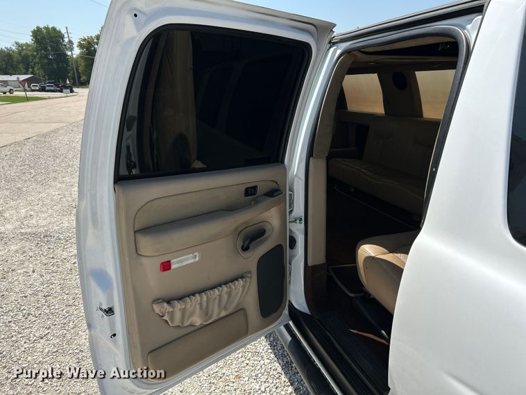 image for item OK9771 2003 Chevrolet Avalanche  limousine