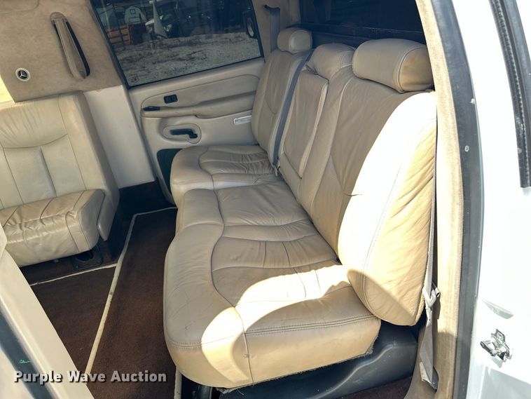 image for item OK9771 2003 Chevrolet Avalanche  limousine