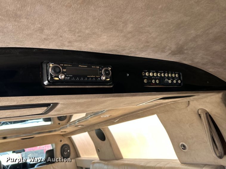 image for item OK9771 2003 Chevrolet Avalanche  limousine