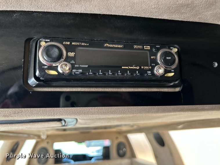 image for item OK9771 2003 Chevrolet Avalanche  limousine