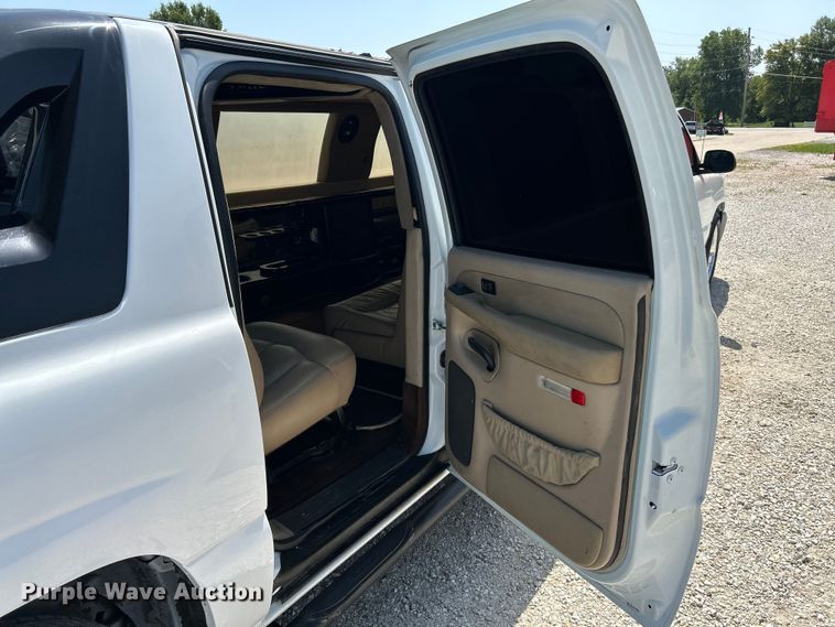 image for item OK9771 2003 Chevrolet Avalanche  limousine