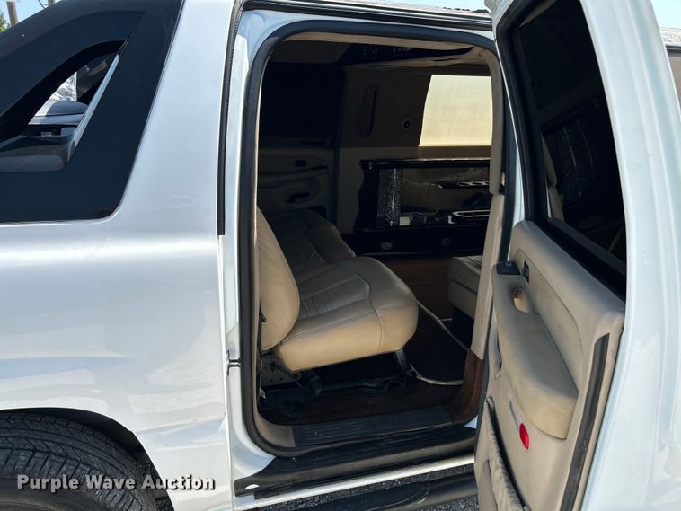 image for item OK9771 2003 Chevrolet Avalanche  limousine