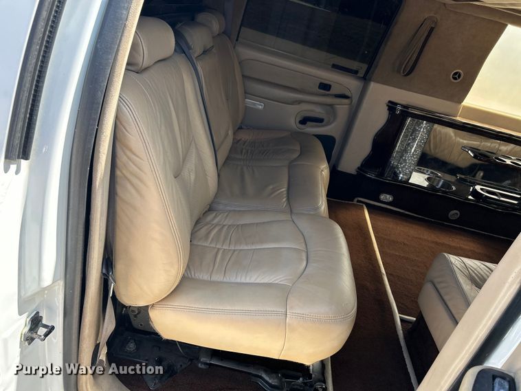 image for item OK9771 2003 Chevrolet Avalanche  limousine