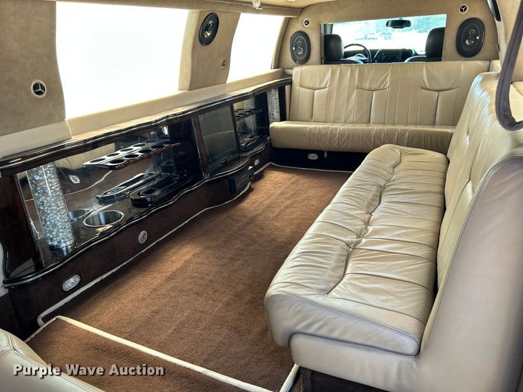 image for item OK9771 2003 Chevrolet Avalanche  limousine