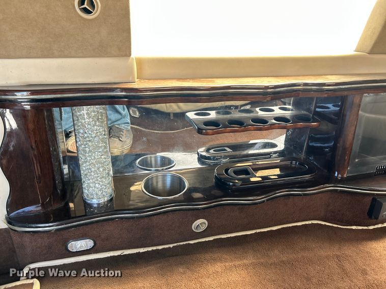 image for item OK9771 2003 Chevrolet Avalanche  limousine