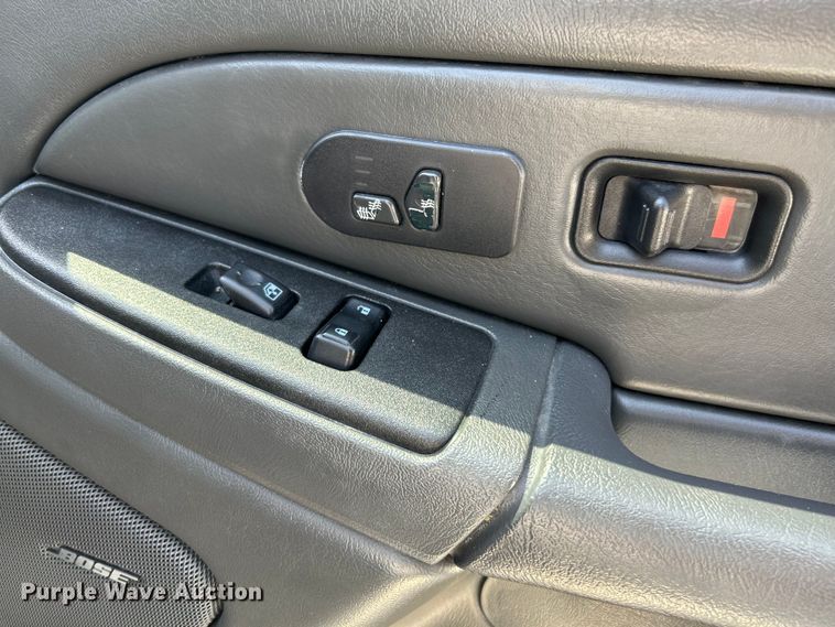 image for item OK9771 2003 Chevrolet Avalanche  limousine