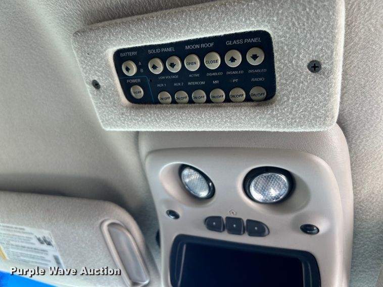 image for item OK9771 2003 Chevrolet Avalanche  limousine