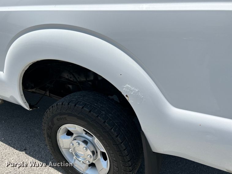 image for item OK9772 2011 Ford F250 Super Duty XLT  Crew Cab pickup truck