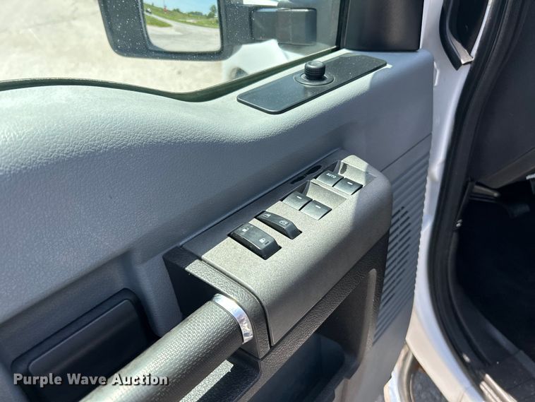 image for item OK9772 2011 Ford F250 Super Duty XLT  Crew Cab pickup truck