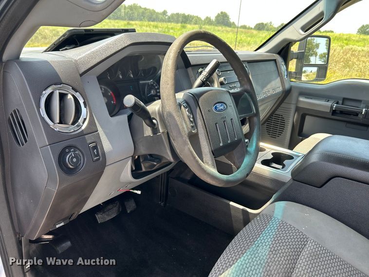 image for item OK9772 2011 Ford F250 Super Duty XLT  Crew Cab pickup truck