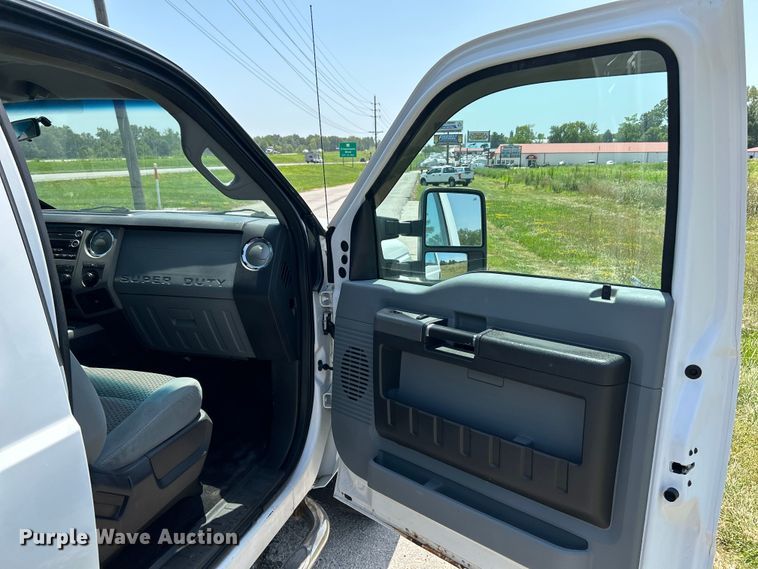 image for item OK9772 2011 Ford F250 Super Duty XLT  Crew Cab pickup truck