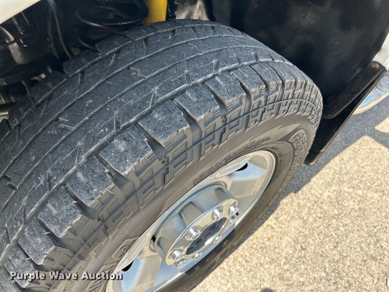 image for item OK9772 2011 Ford F250 Super Duty XLT  Crew Cab pickup truck