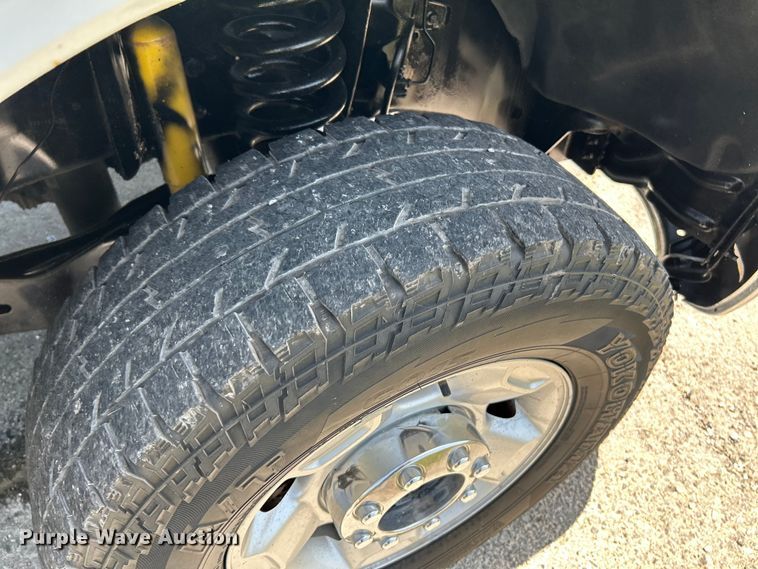 image for item OK9772 2011 Ford F250 Super Duty XLT  Crew Cab pickup truck