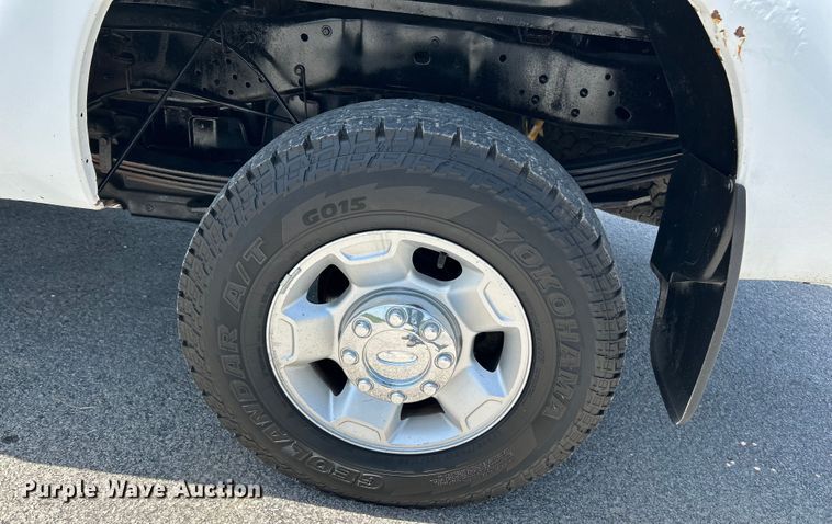 image for item OK9772 2011 Ford F250 Super Duty XLT  Crew Cab pickup truck