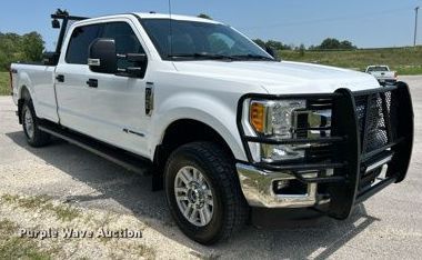 image for item OK9774 2017 Ford F350 Super Duty XLT  Crew Cab pickup truck