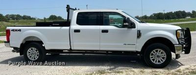 image for item OK9774 2017 Ford F350 Super Duty XLT  Crew Cab pickup truck