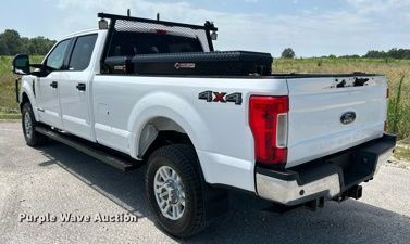 image for item OK9774 2017 Ford F350 Super Duty XLT  Crew Cab pickup truck