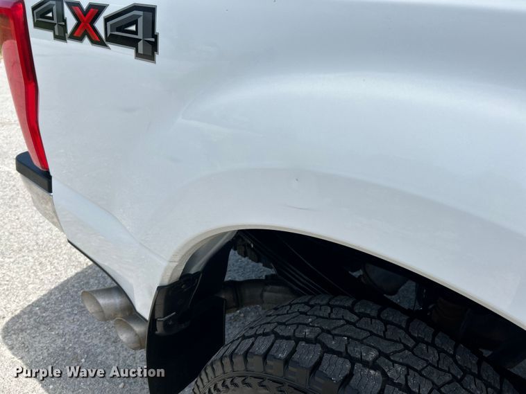 image for item OK9774 2017 Ford F350 Super Duty XLT  Crew Cab pickup truck